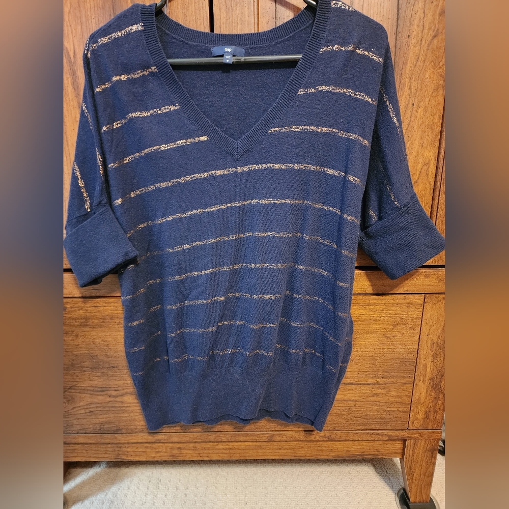 Gap v-neck sweater